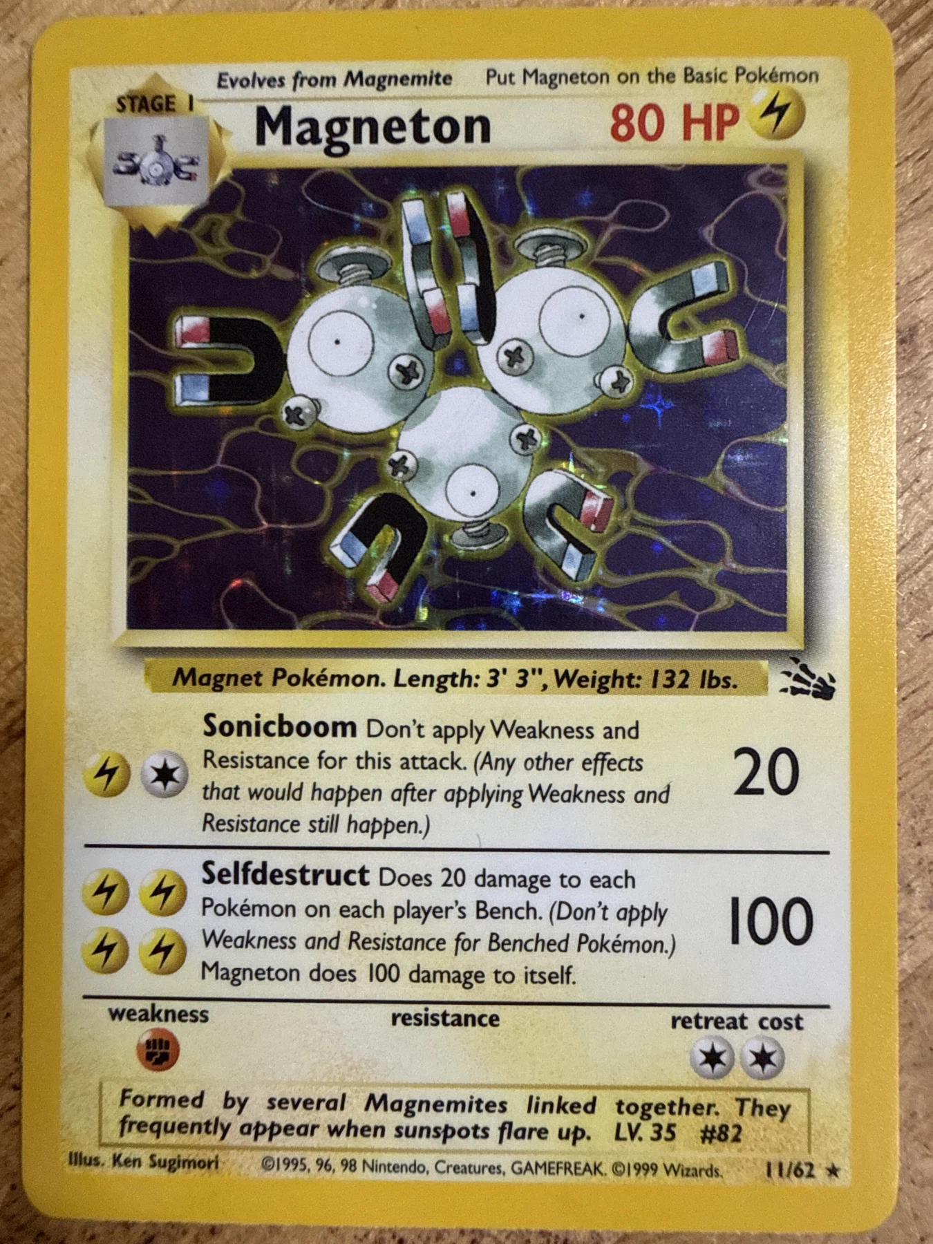 Magneton 011/62 Fossil front card photo in GradeValue pregrading report